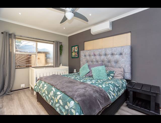 5 BEDROOM HOUSE FOR SALE IN OAKDALE